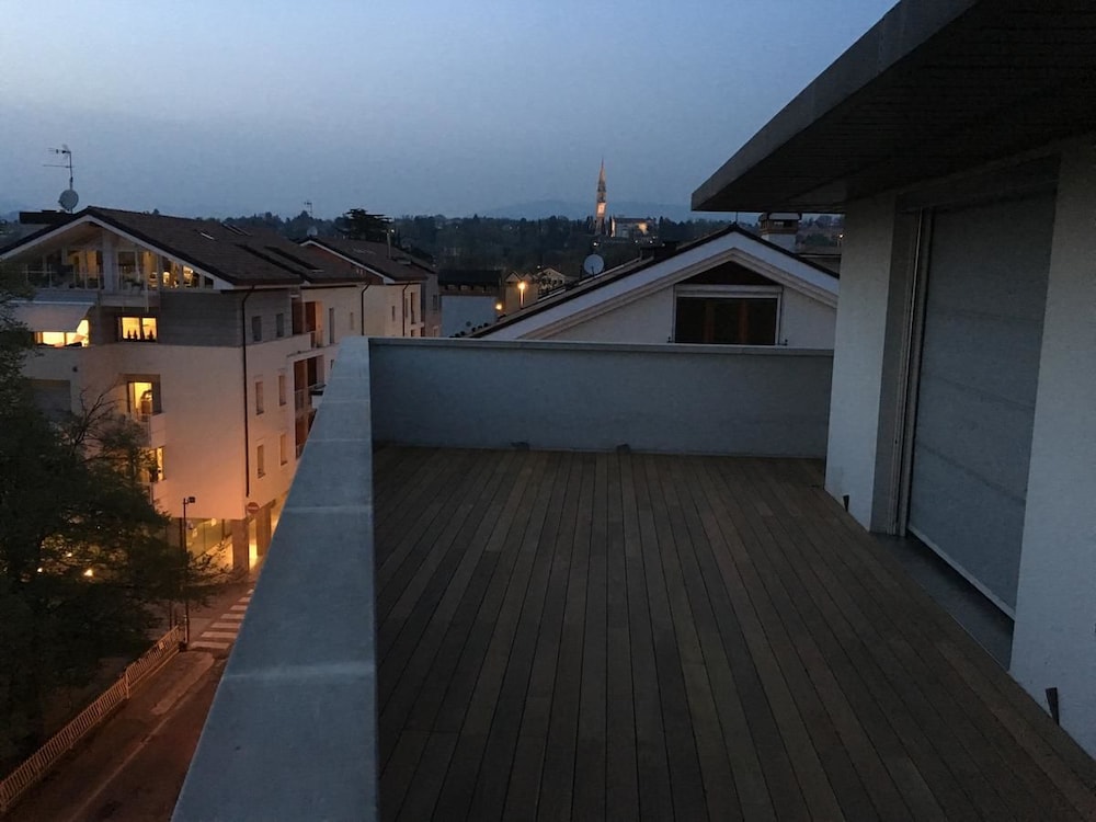 Suite, Terrace, Mountain View photo 2