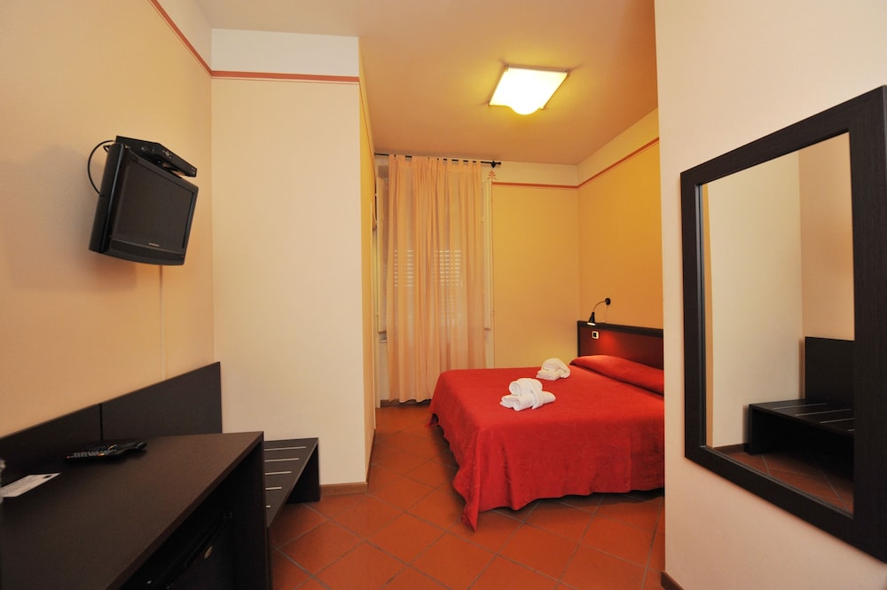 Classic Double or Twin Room, Non Smoking photo 2