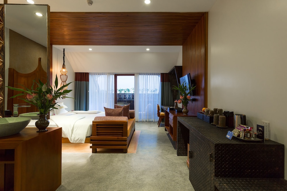 Deluxe Suite, Balcony, City View photo 1