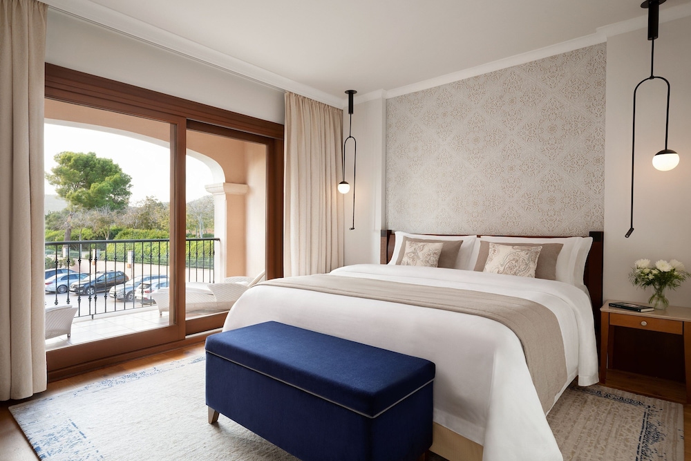 Family Suite, 1 King Bed with Sofa bed, Corner - Photo 7