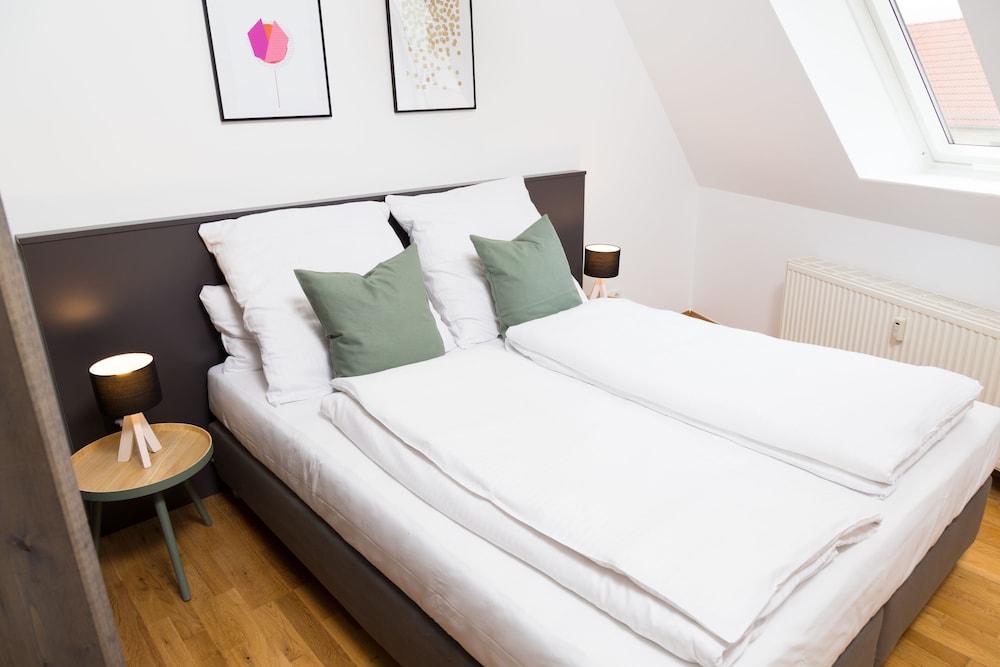 Attic Apartment with City View photo 2