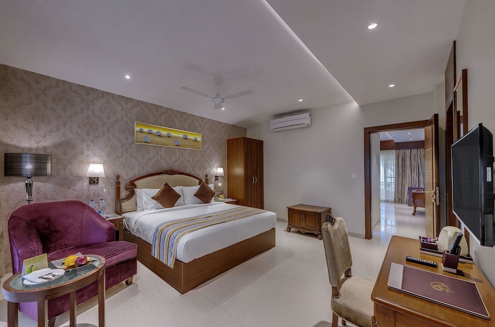 Hazel Suite With Bathtub and Balcony photo 1