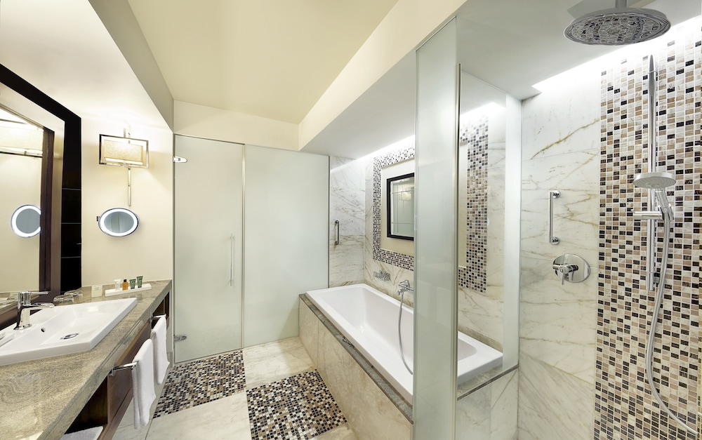 Executive Room, 1 King Bed (with Garden) - Photo 3