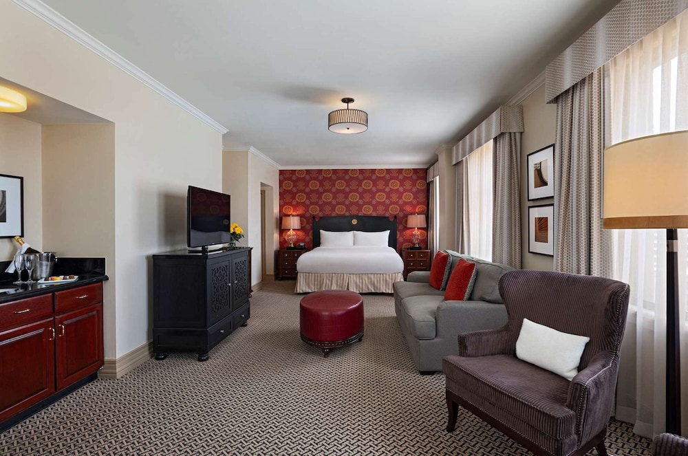 Suite, 1 King Bed (Yellow Rose) - Photo 3