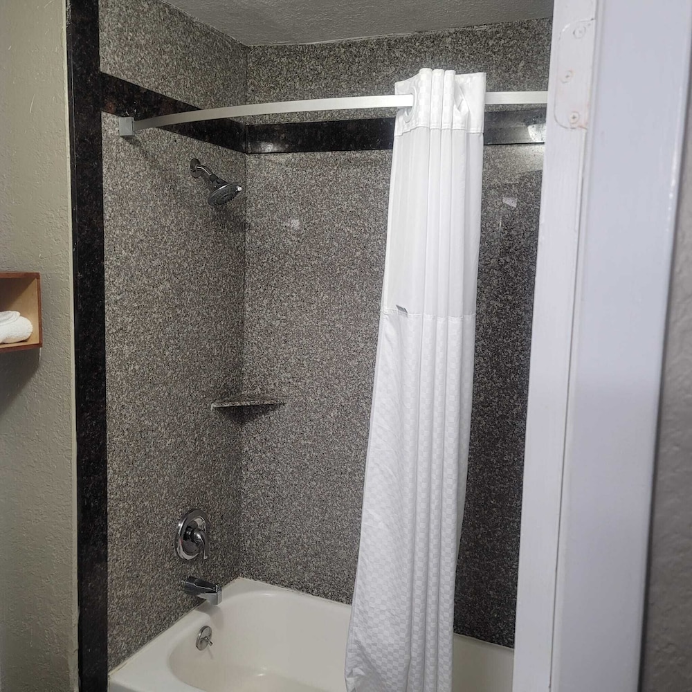 Suite, 1 King Bed, Non Smoking - Photo 9