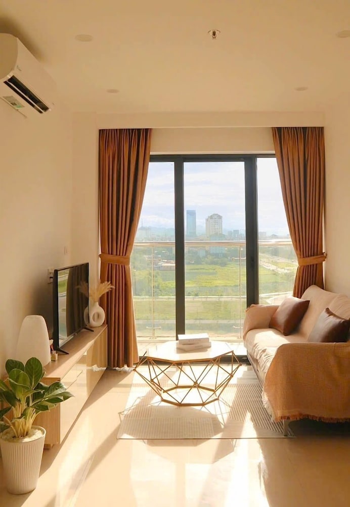 Family Room, Balcony, City View photo 2