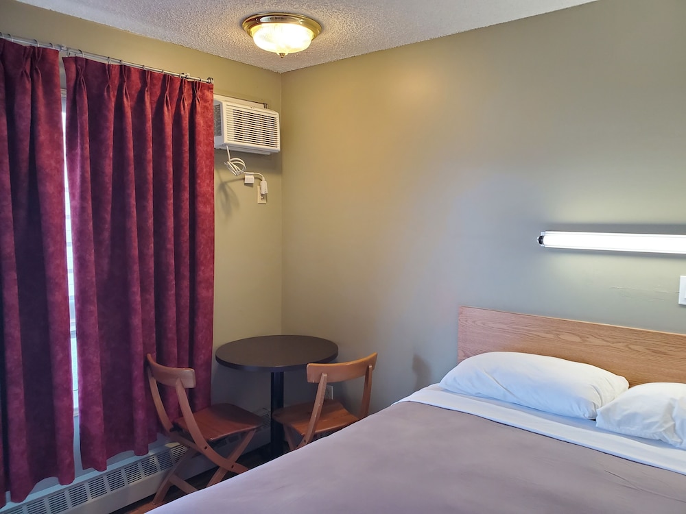 Single Room, 1 Queen Bed, Non Smoking photo 2