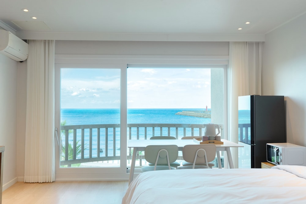 Premium Twin Room photo 2