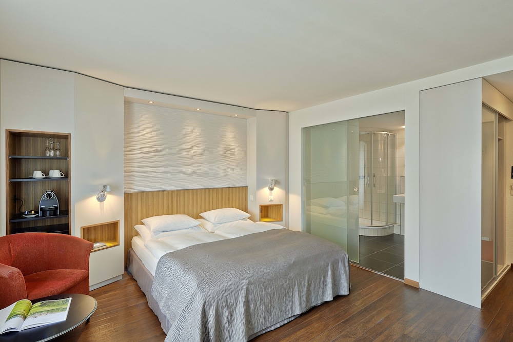 Standard Room, 1 King Bed - Photo 1