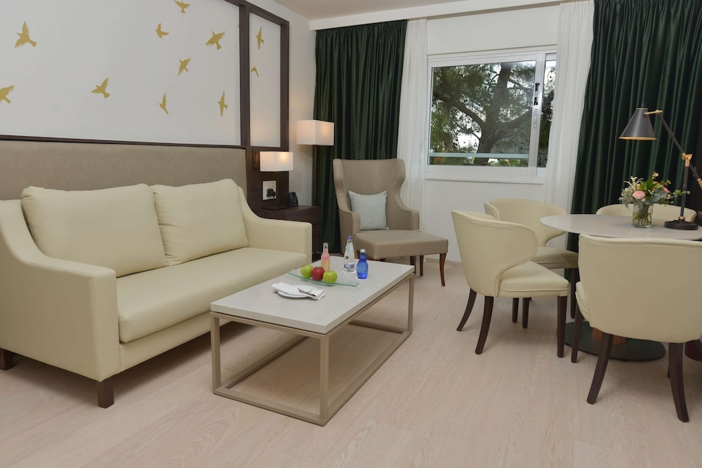 Suite, 1 Bedroom - Photo 1