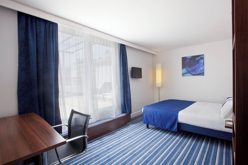 Standard Room, 1 Queen Bed, Balcony