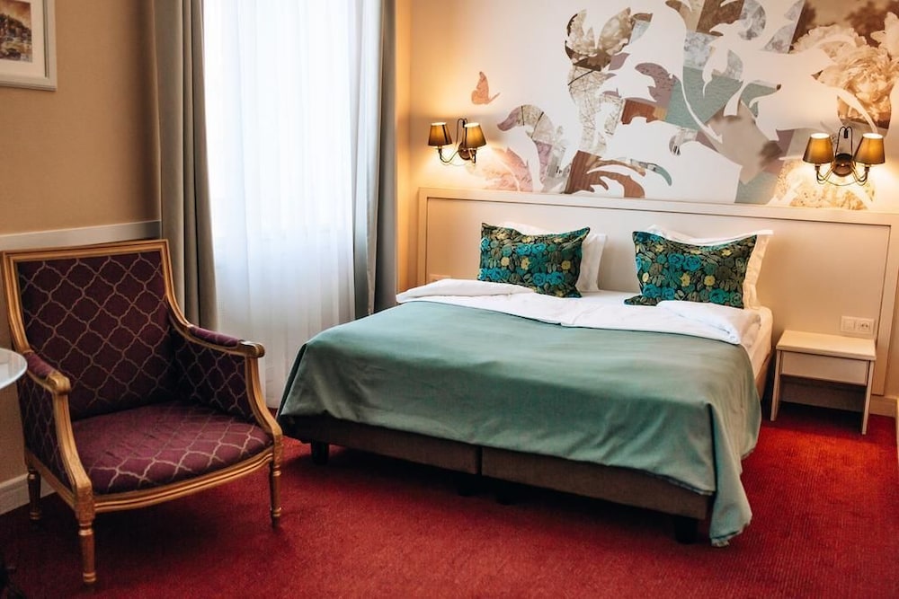 Standard Twin Room, 1 Double or 2 Twin Beds photo 2