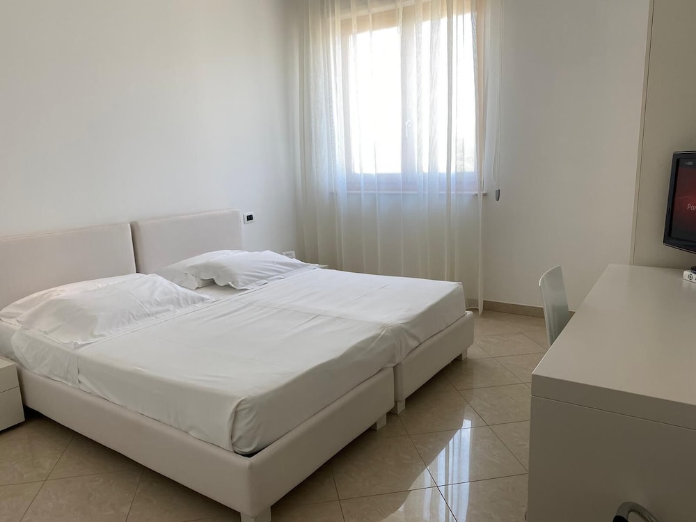 Classic Double or Twin Room, Accessible - Photo 1