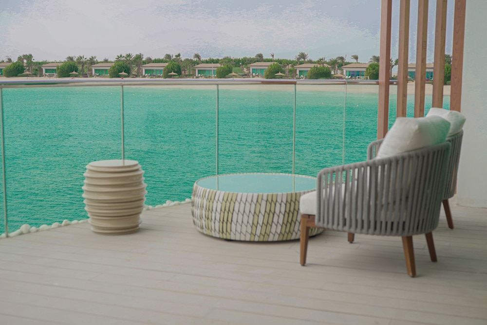Water Bungalow Suite - Photo 11