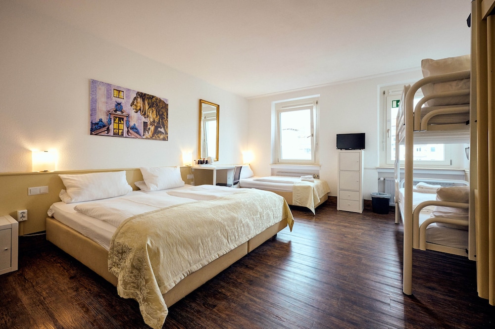 Quadruple Room - Photo 2