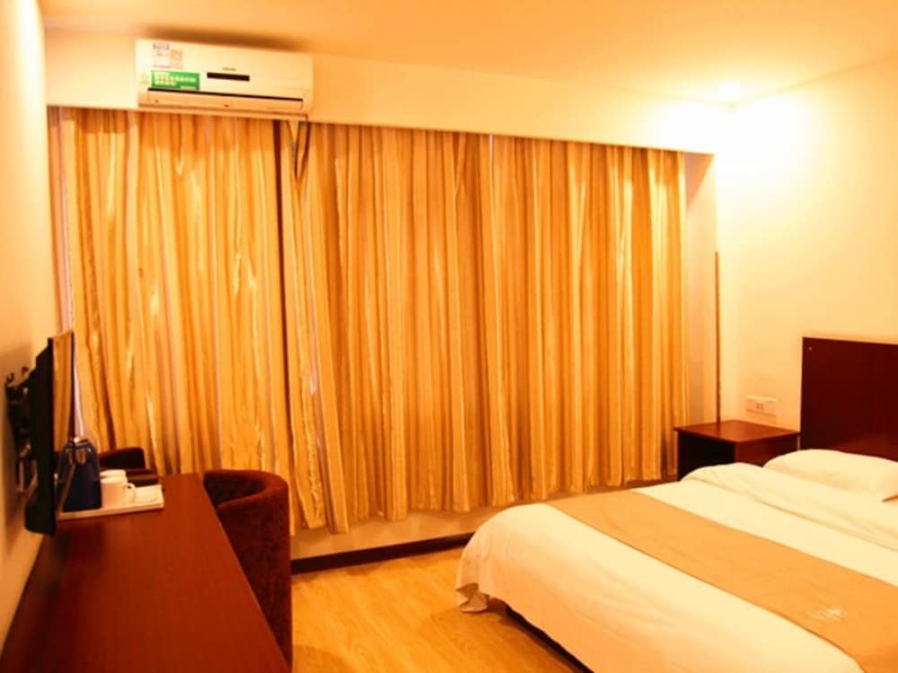 Room, 1 King Bed photo 2