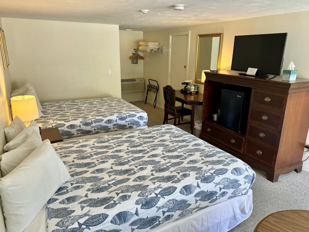 Standard Double Room, Private Bathroom (2 Queen Beds 2nd floor) photo 3