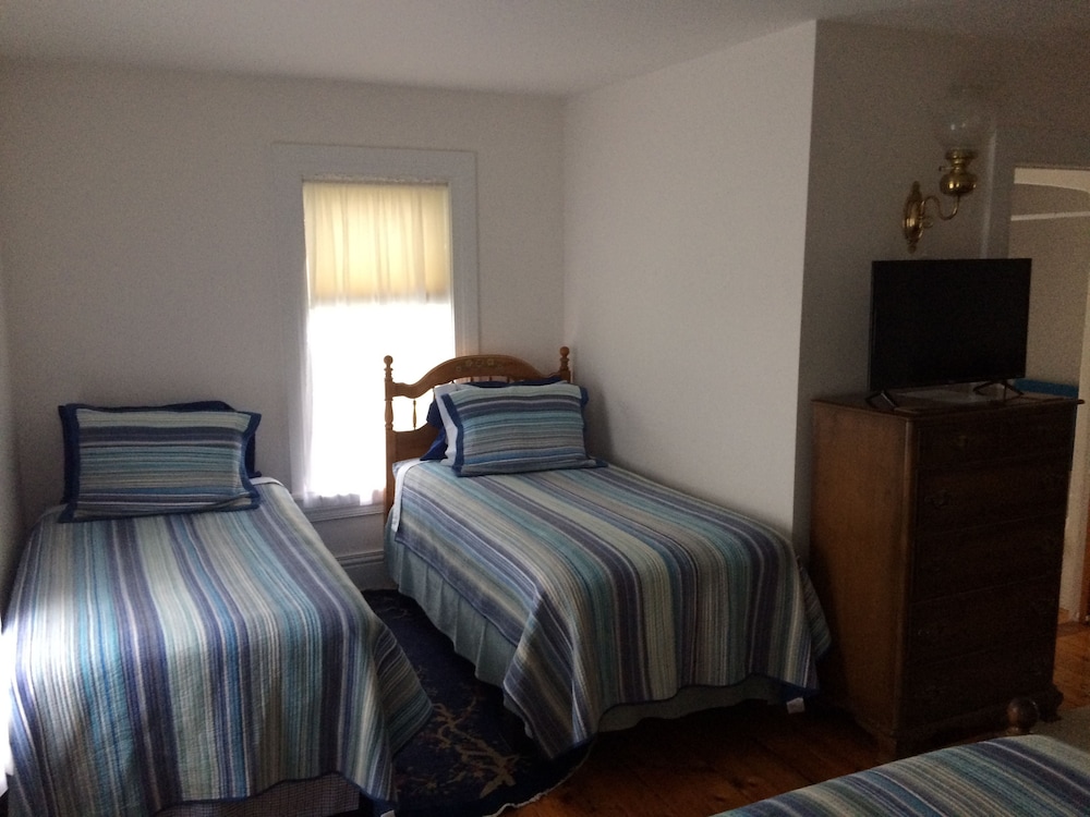 Family Suite, Multiple Beds photo 3