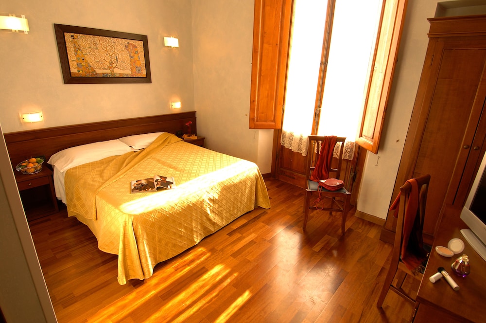 Standard Double Room - Photo 2