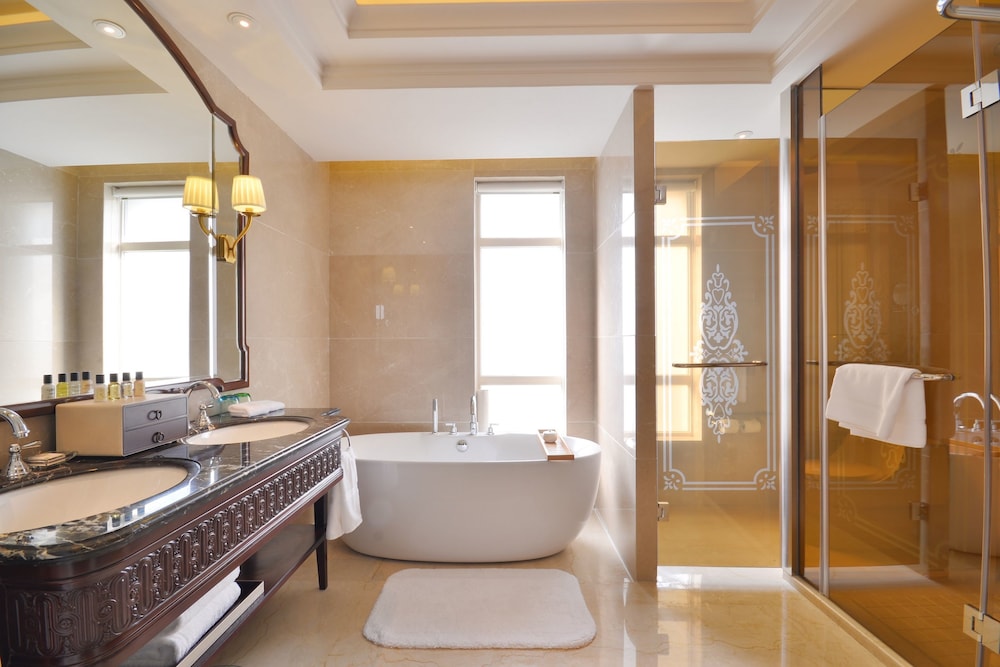 Deluxe Business Double Room photo 2