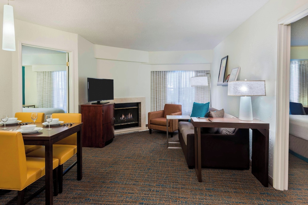 Suite, 2 Bedrooms, Fireplace (Hearing Accessible) photo 1