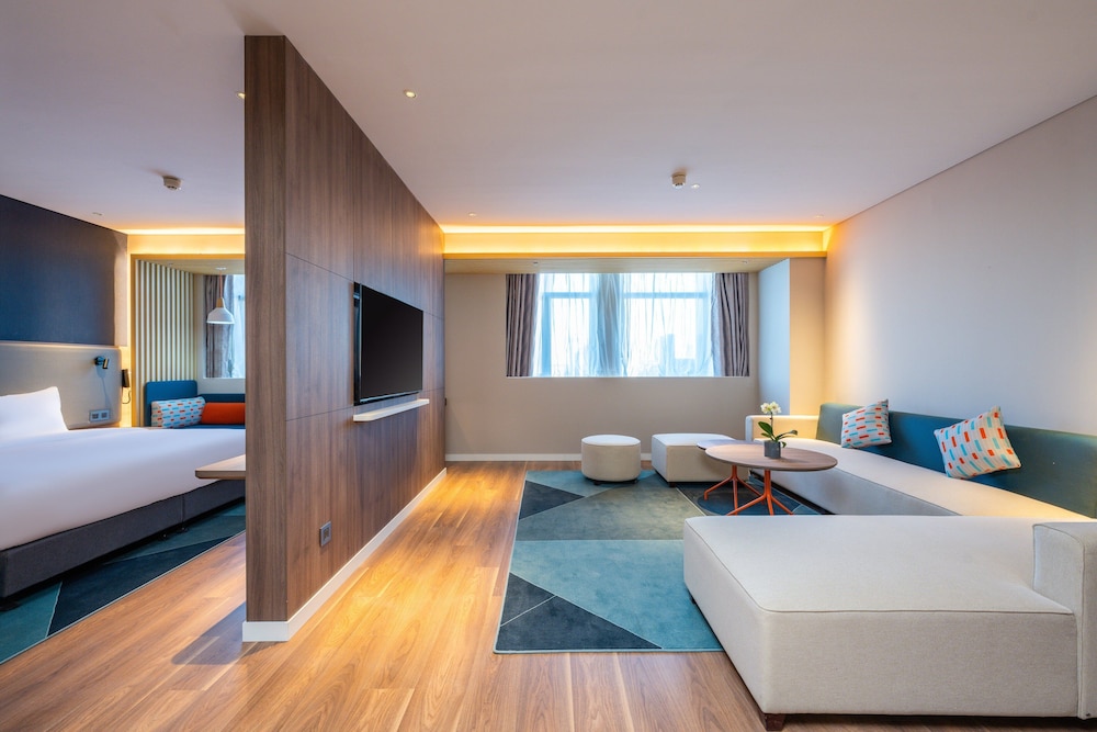 Suite, 1 Bedroom - Photo 1