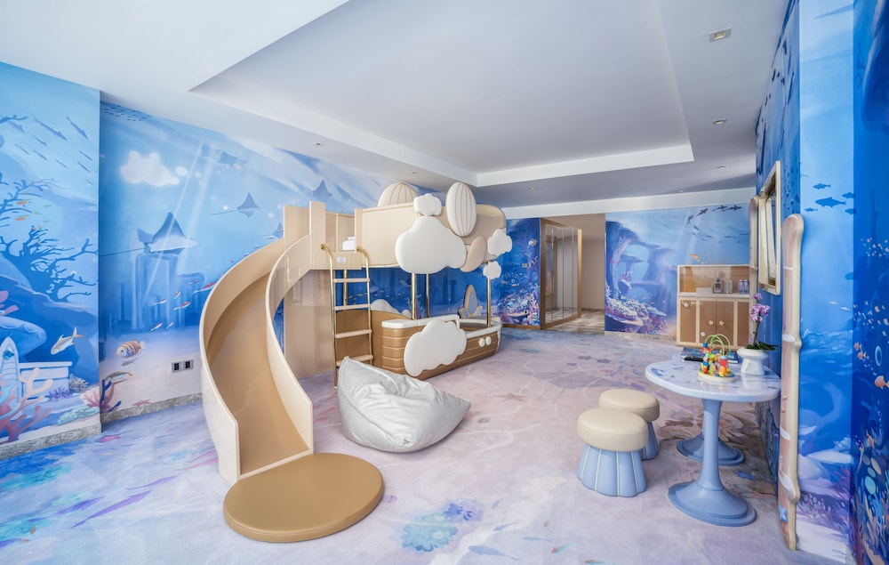 Beluga Family Ocean View Suite(Unlimited free entry to Water park & Lost Chambers+Imperial Club)