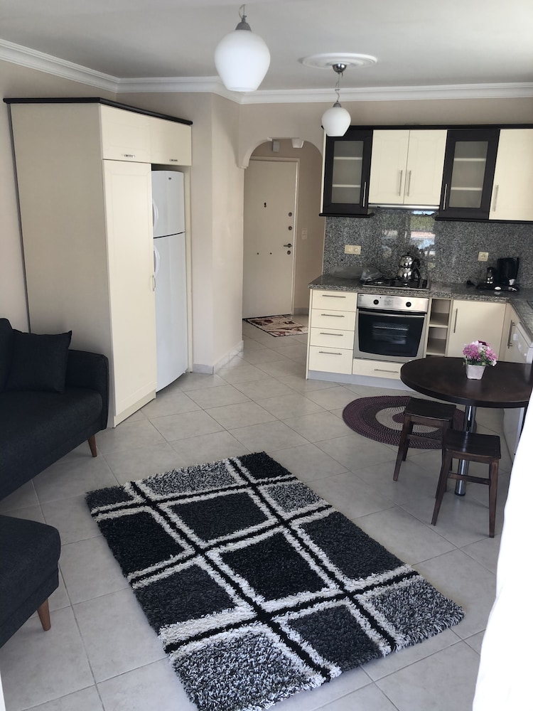 Room - Photo 10