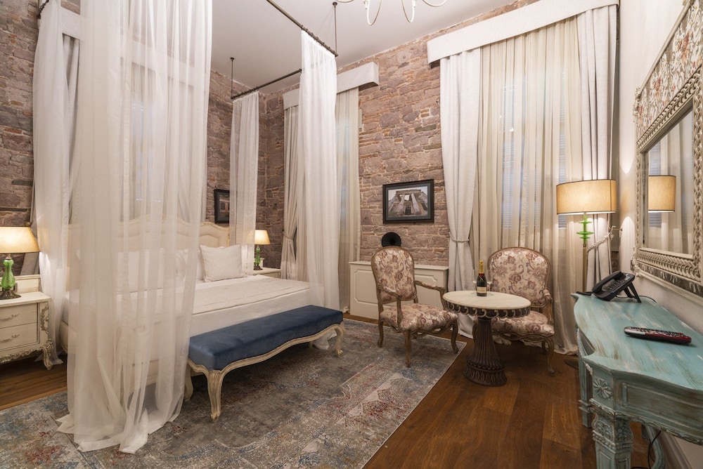 Deluxe Room, 1 Queen Bed, Non Smoking, Annex Building photo 1