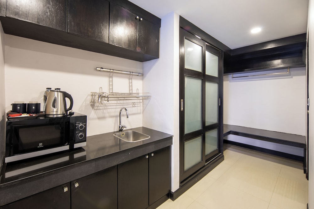 Family Suite Pool Access - Photo 4