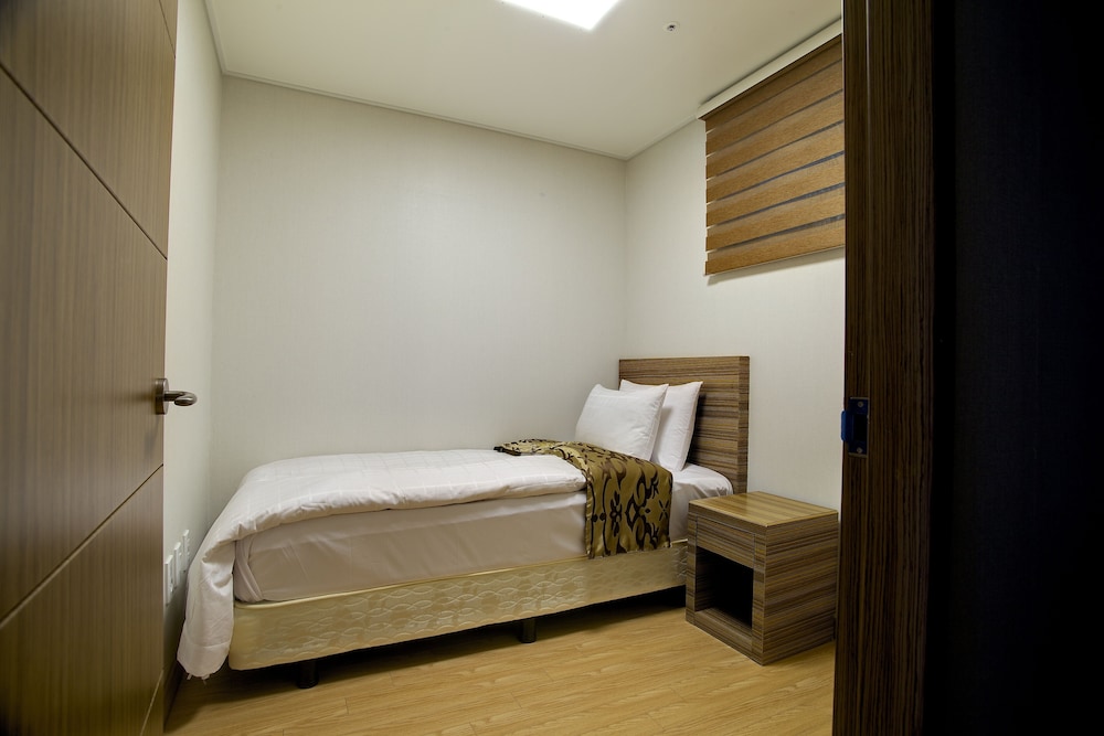 Condo Type(Kitchen) - Superior Family Twin(City View) - Photo 3