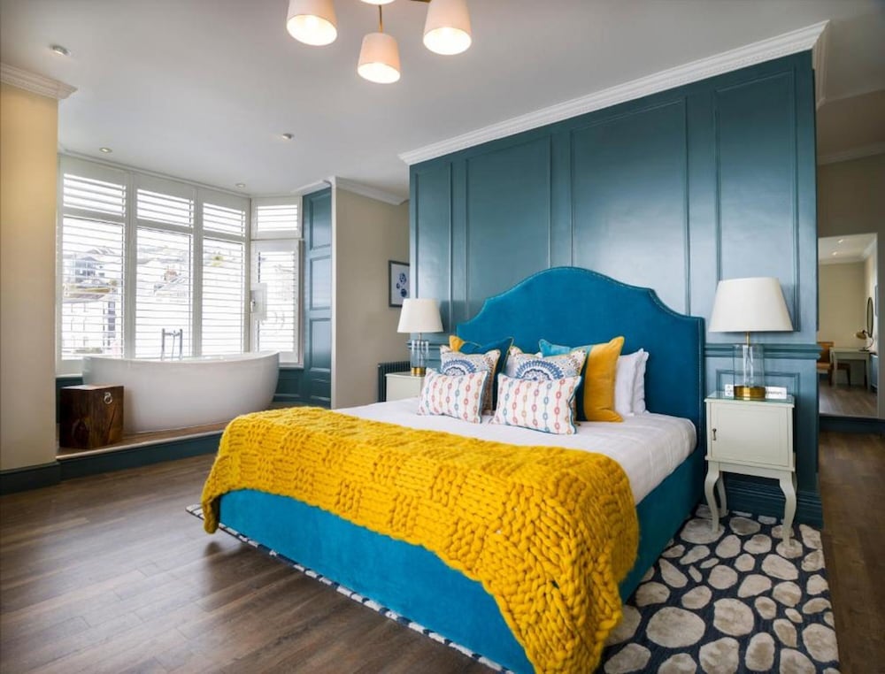 Luxury Suite, 1 King Bed, Balcony, Harbor View photo 1
