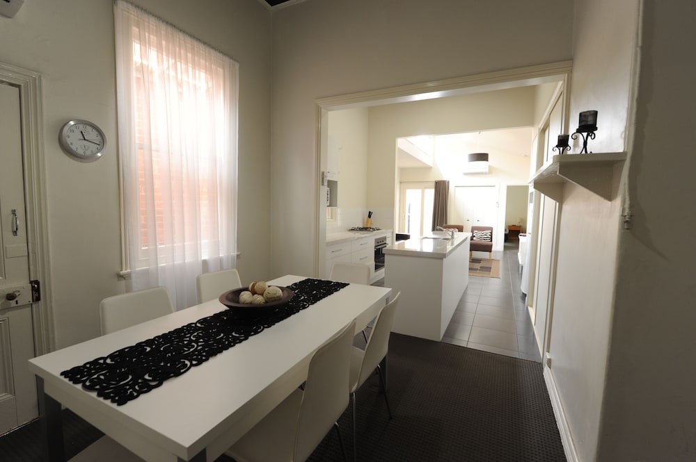 House, 2 Bedrooms photo 3