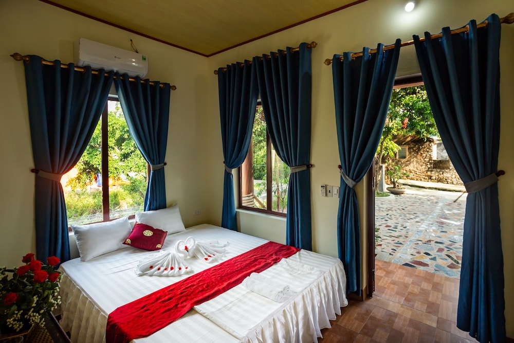 Bungalow room with garden view photo 1