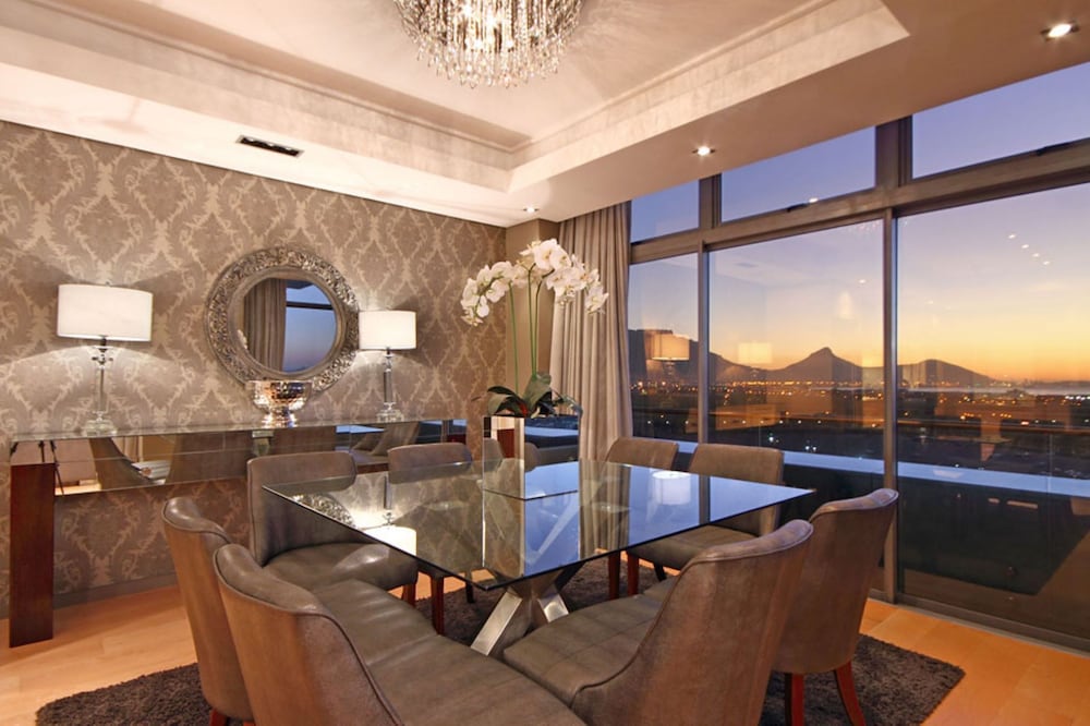 Three-Bedroom Exclusive Penthouse - Photo 13
