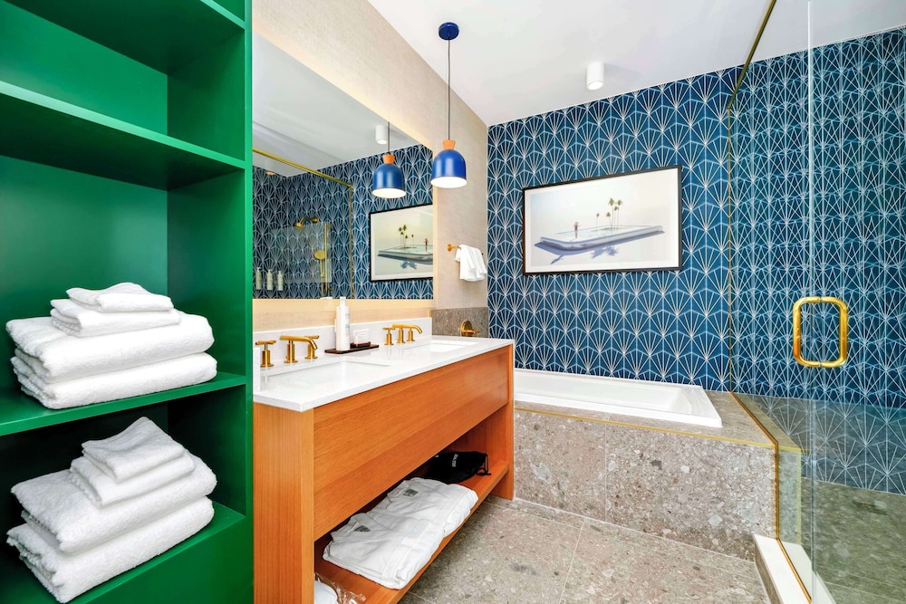 Suite, 1 King Bed