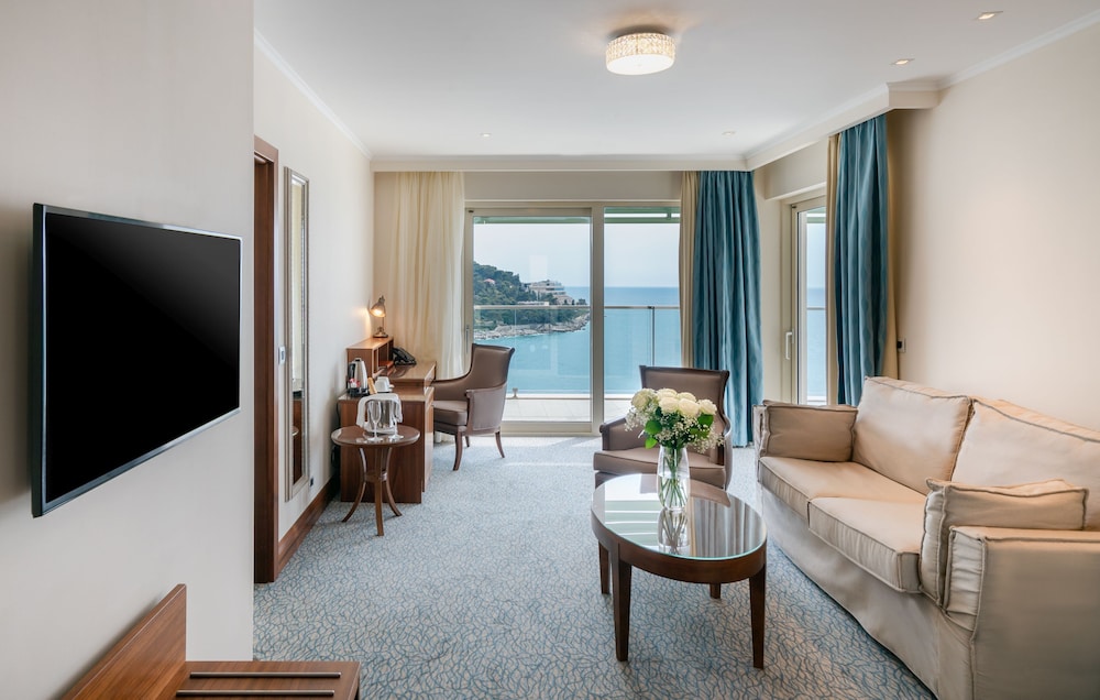 Deluxe Suite, 1 Bedroom, Balcony, Sea View - Photo 4