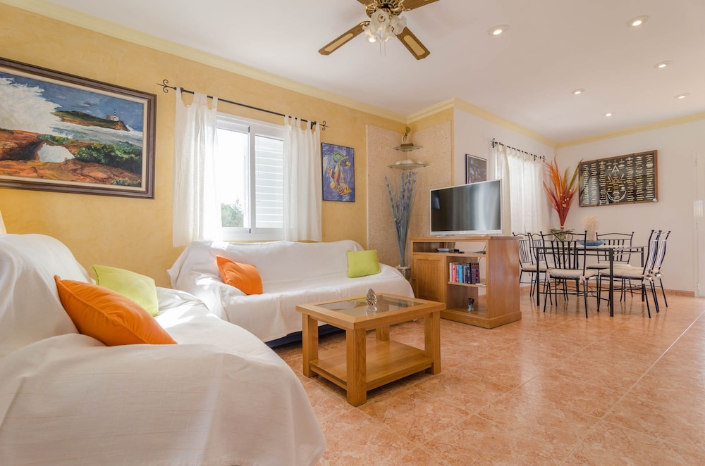 Villa photo 3