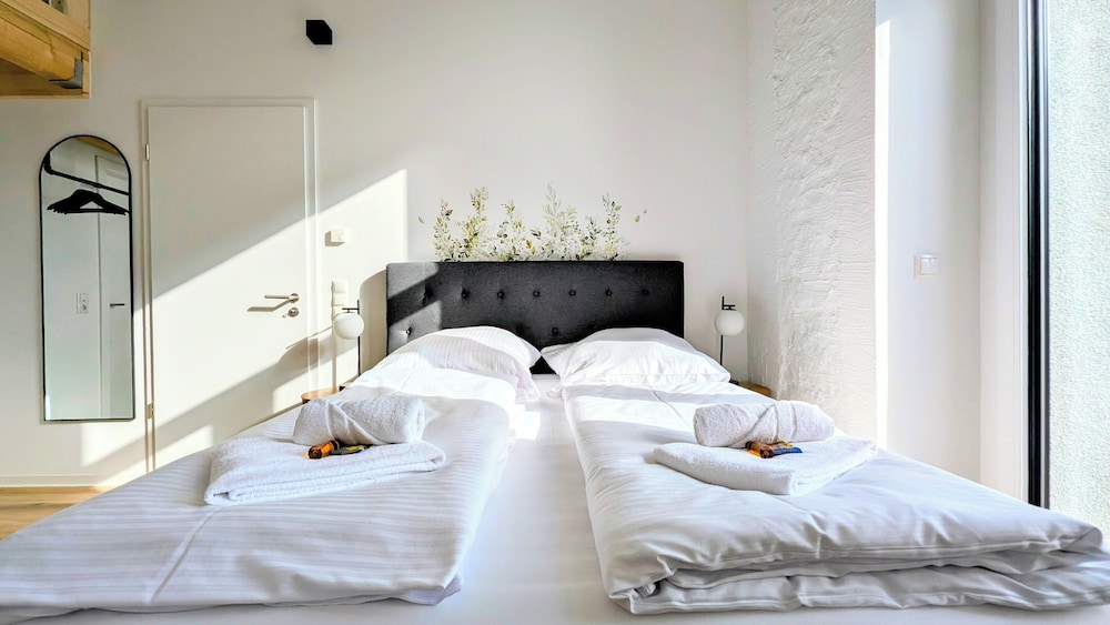 Luxury Apartment, 1 Bedroom, Balcony, City View