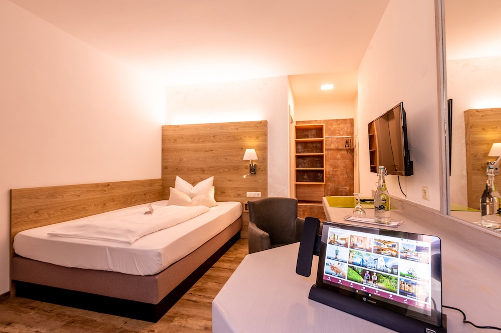 Basic Single Room, 1 Bedroom, Non Smoking photo 1