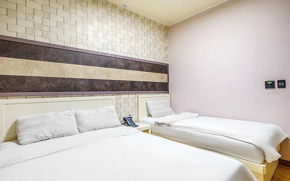 Room (Twin) - Photo 4
