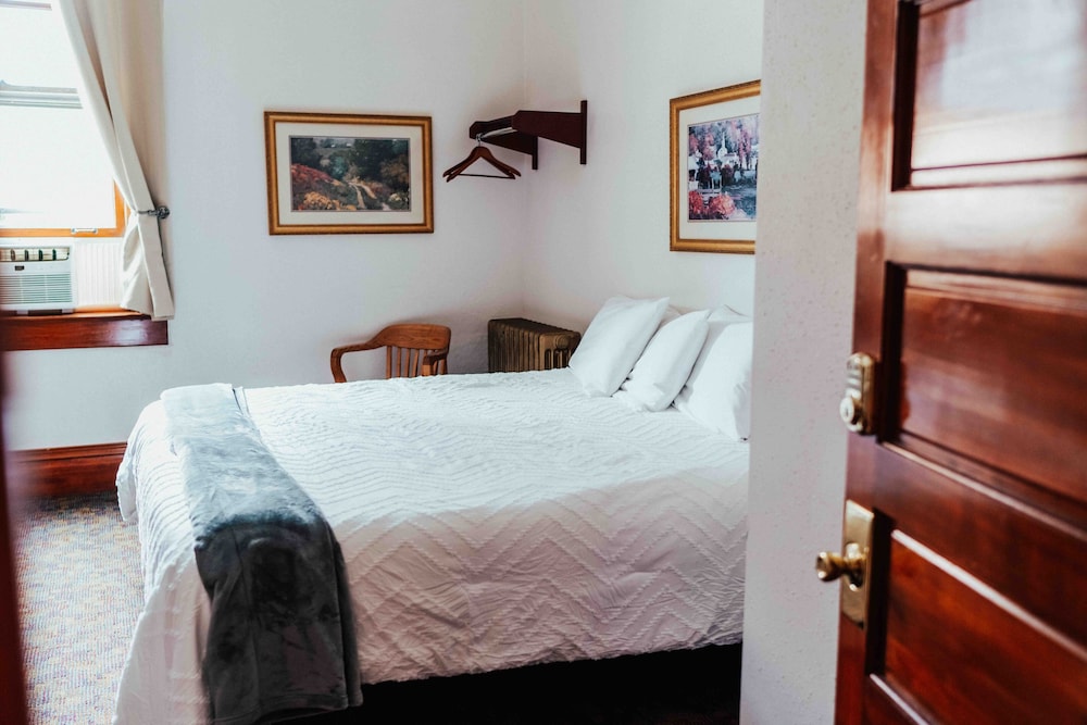 Suite, 1 King Bed (Library, 2nd Floor, Accessible by Stairs Only)