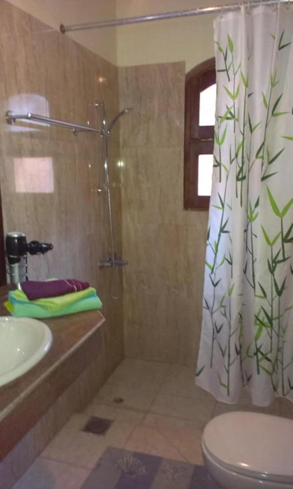 Deluxe Triple Room photo 3