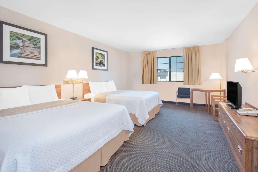 Standard Room, 2 Queen Beds - Photo 1