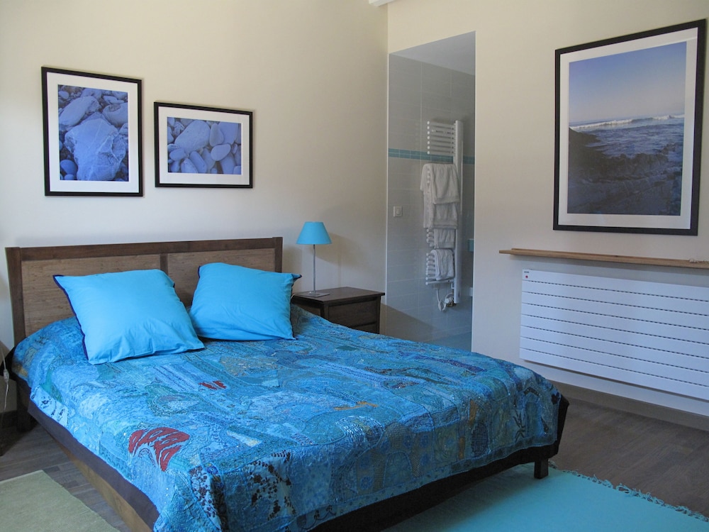 Double Room, 1 Queen Bed, Mountain View photo 1