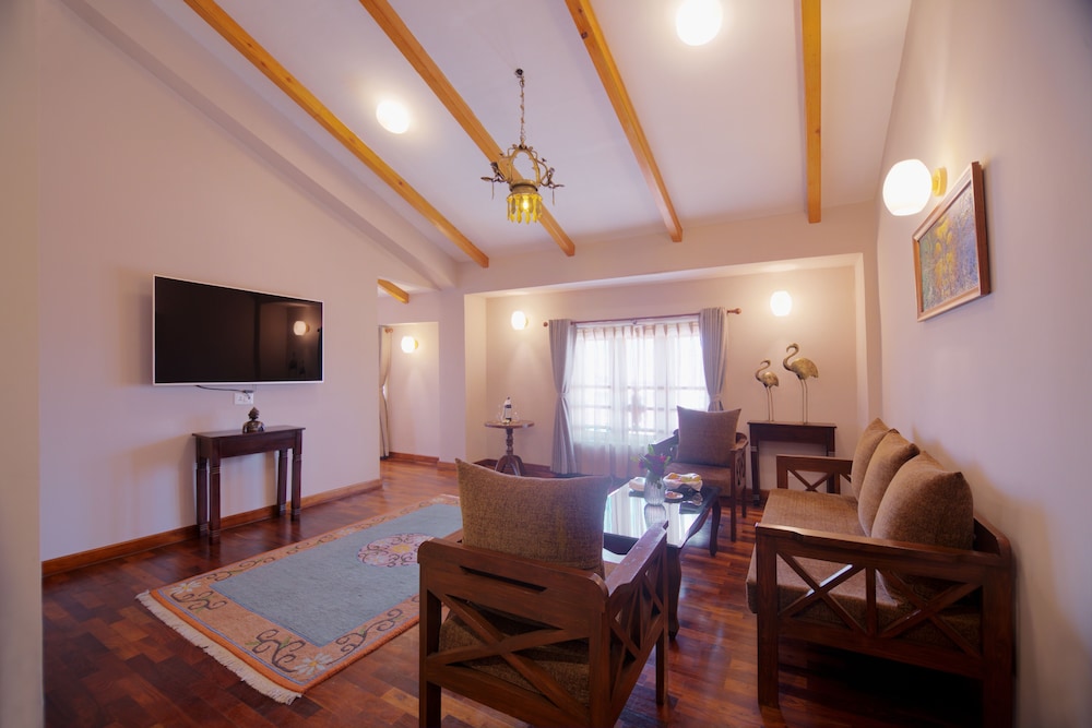 Suite - Photo 3