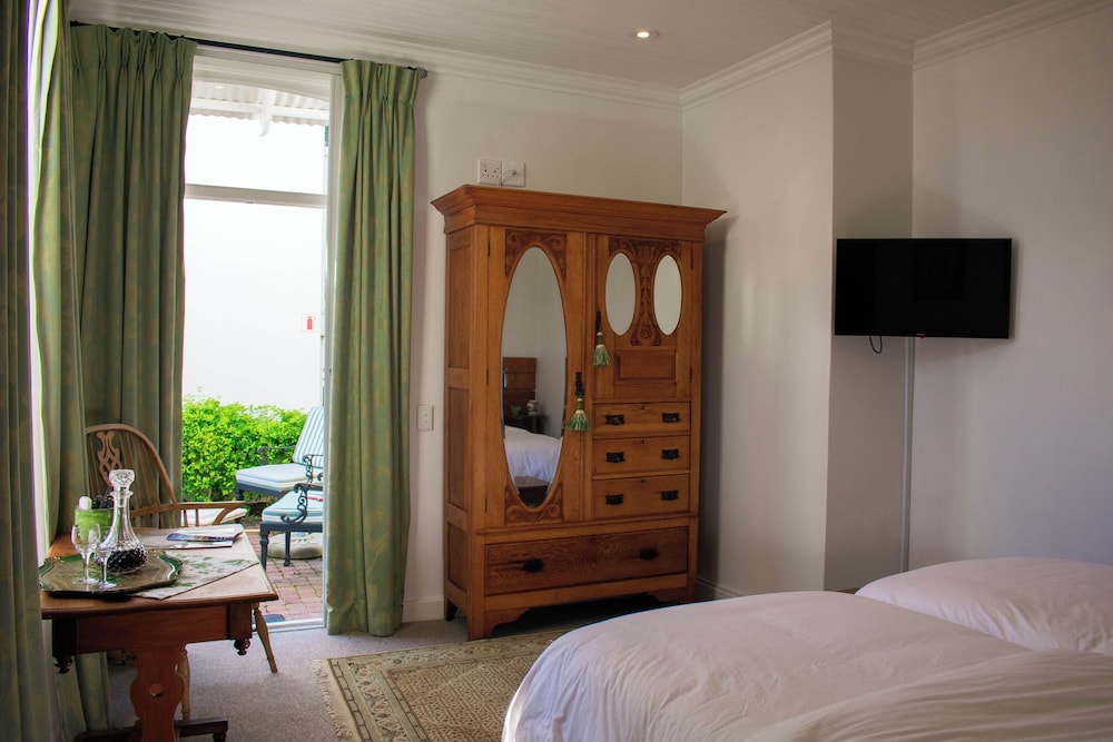 Classic Room, 2 Twin Beds, Patio - Photo 8