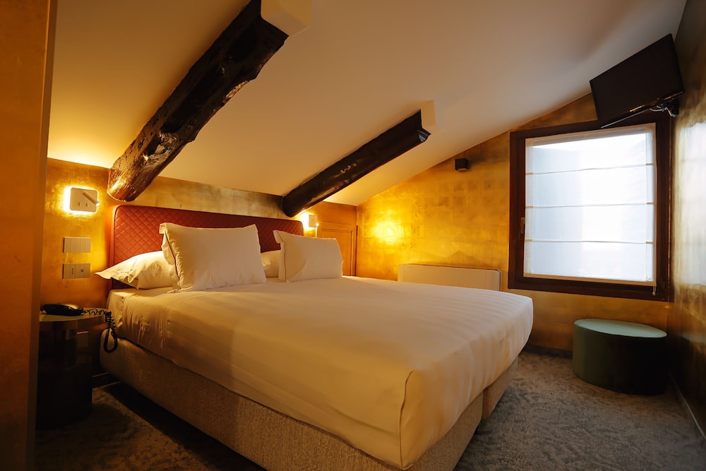 Romantic Room, Tower photo 2