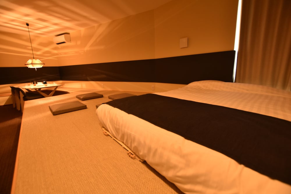 Luxury Studio Suite, Multiple Beds, Non Smoking, Refrigerator & Microwave photo 1
