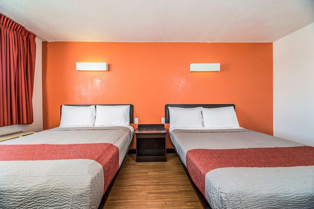 Standard Room, 2 Queen Beds, Non Smoking photo 3